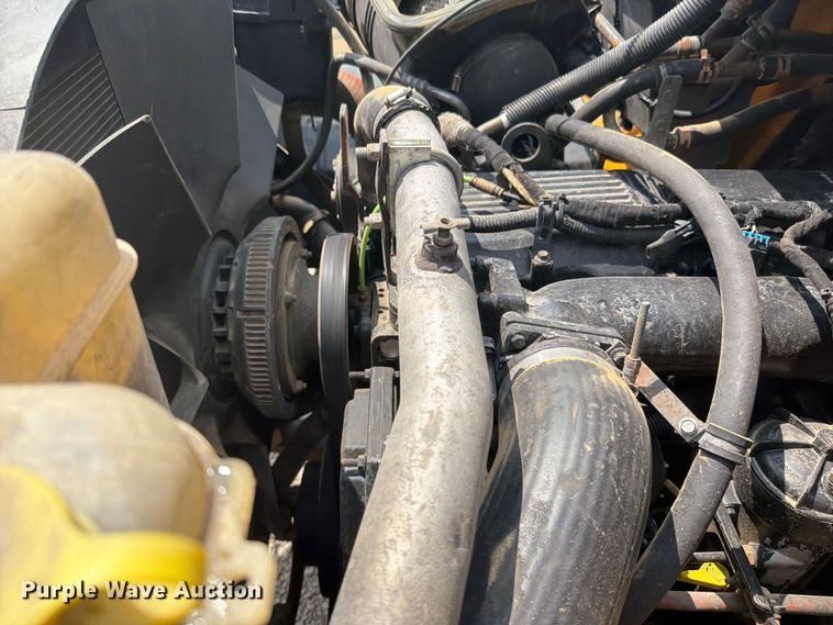 image for item EO8666 2006 International 7400 dump truck