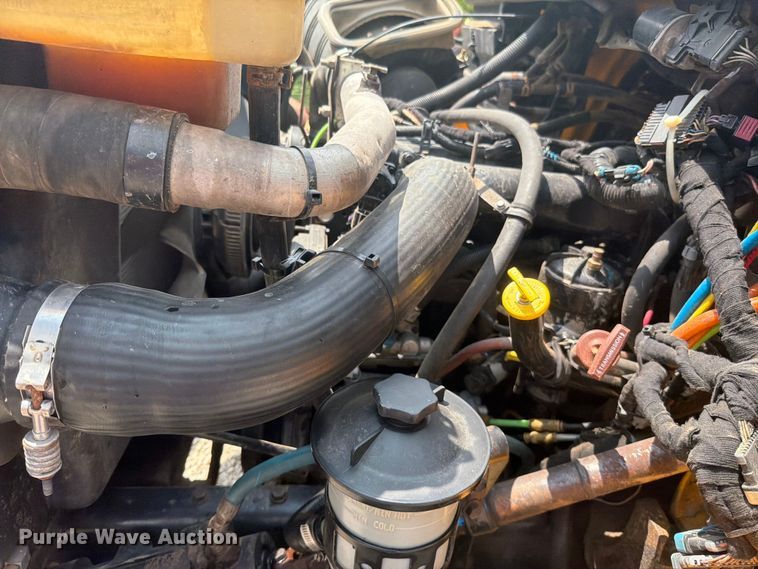 image for item EO8666 2006 International 7400 dump truck