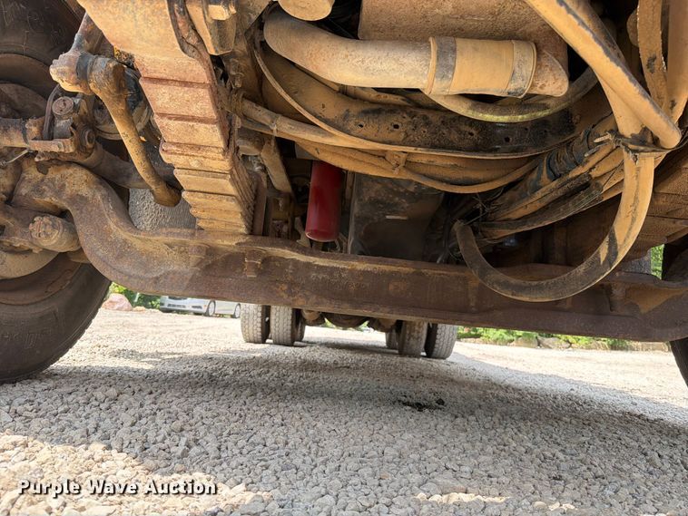image for item EO8666 2006 International 7400 dump truck