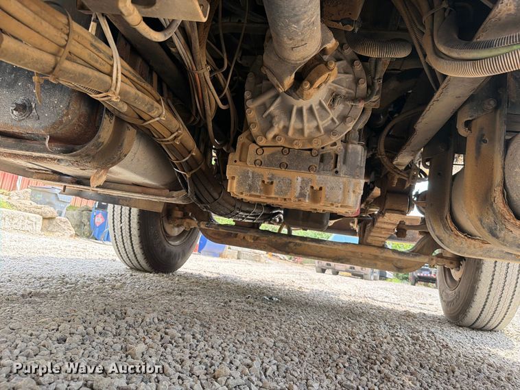 image for item EO8666 2006 International 7400 dump truck