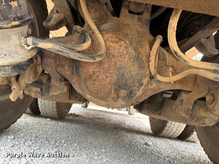 image for item EO8666 2006 International 7400 dump truck