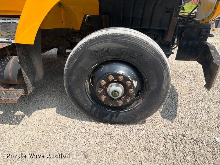 image for item EO8666 2006 International 7400 dump truck
