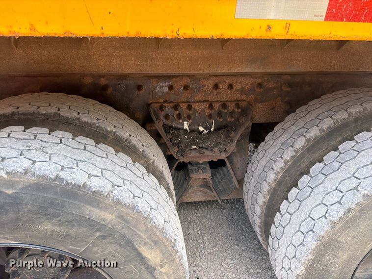 image for item EO8666 2006 International 7400 dump truck