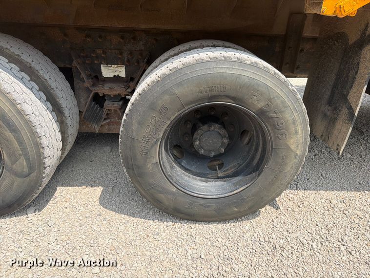 image for item EO8666 2006 International 7400 dump truck