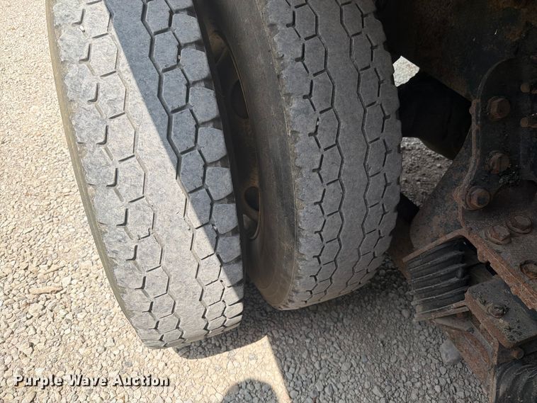 image for item EO8666 2006 International 7400 dump truck