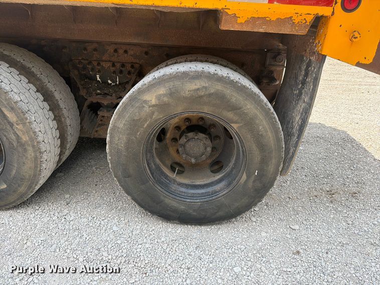 image for item EO8666 2006 International 7400 dump truck