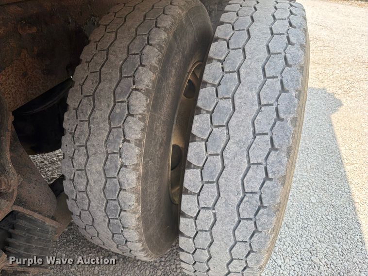 image for item EO8666 2006 International 7400 dump truck