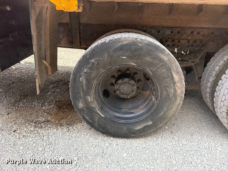 image for item EO8666 2006 International 7400 dump truck