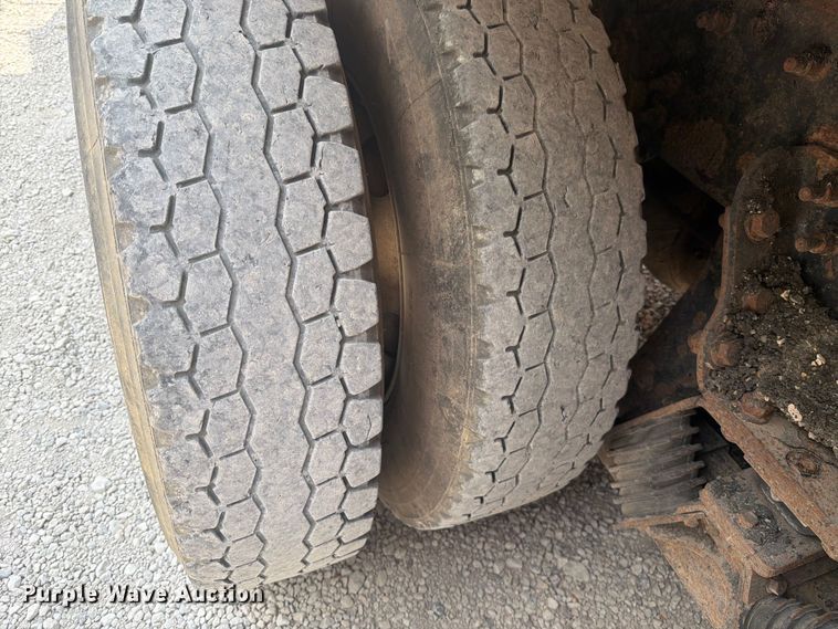 image for item EO8666 2006 International 7400 dump truck