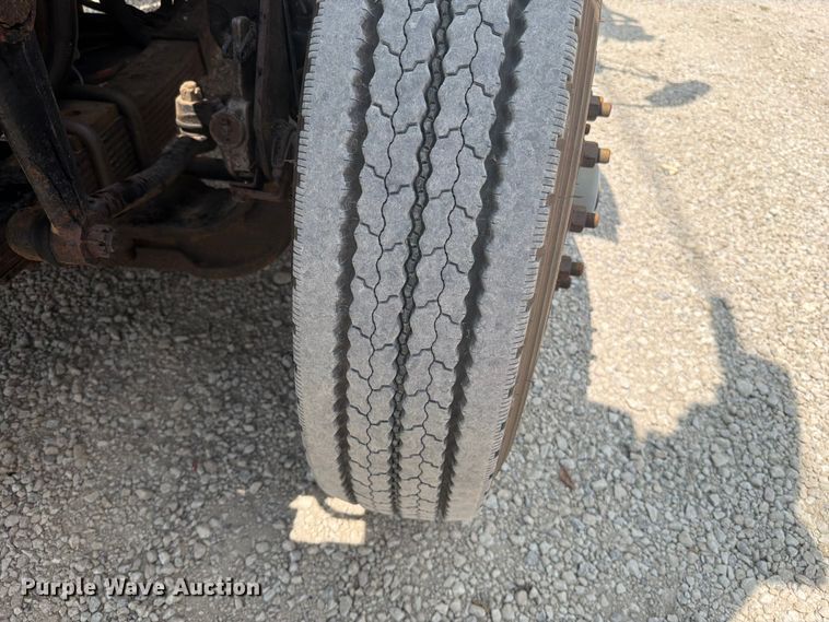 image for item EO8666 2006 International 7400 dump truck