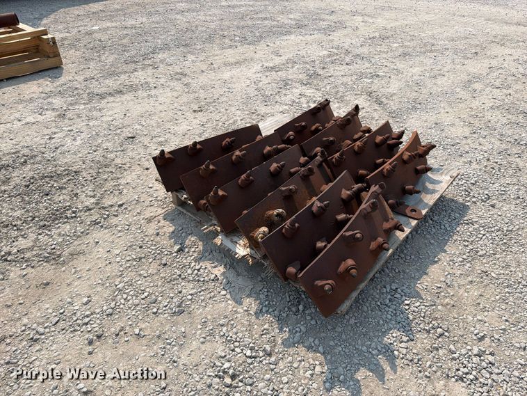 image for item EO8673 (10) rock saw shoes