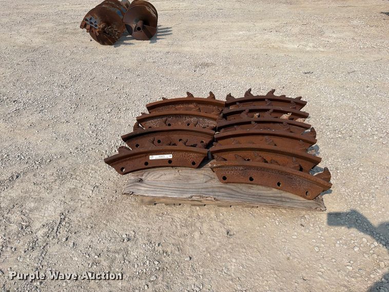 image for item EO8673 (10) rock saw shoes