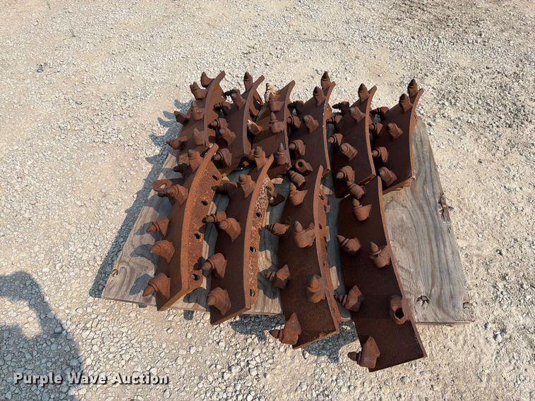 image for item EO8673 (10) rock saw shoes