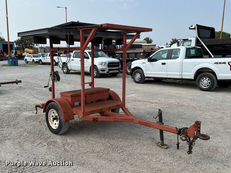 image for item EO8675 Arrow board trailer
