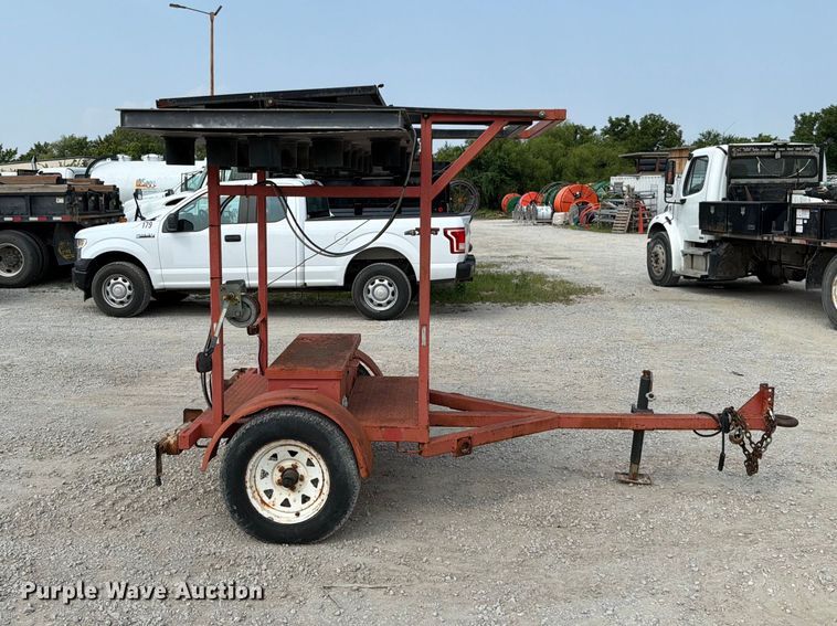 image for item EO8675 Arrow board trailer