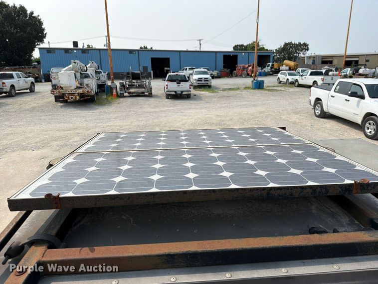 image for item EO8675 Arrow board trailer