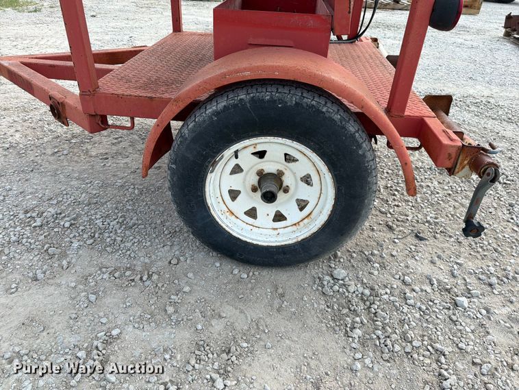 image for item EO8675 Arrow board trailer