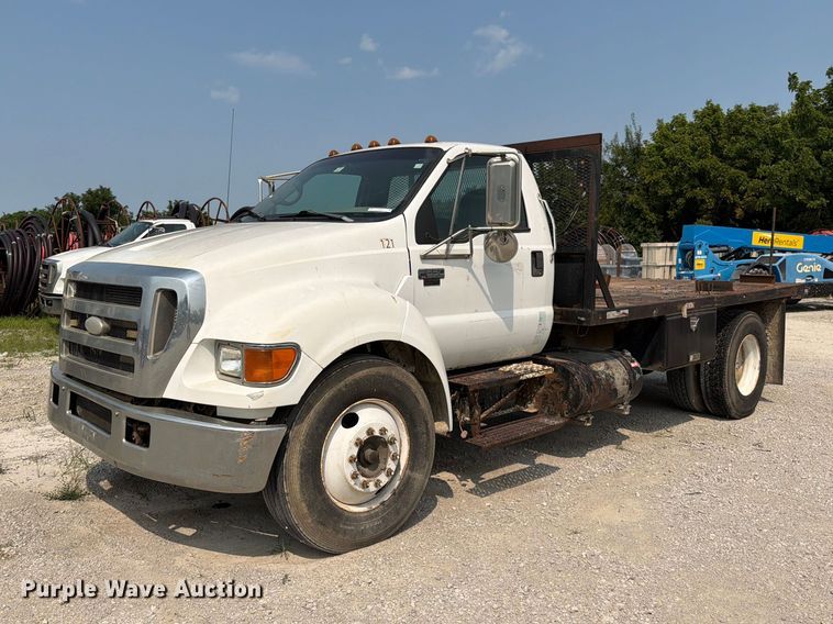 2007 Ford F650 Super Duty flatbed truck