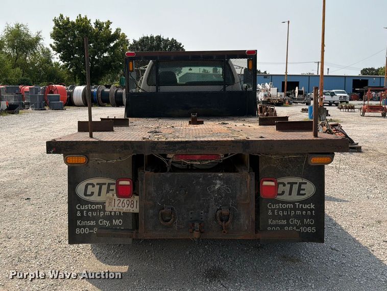 image for item EO8677 2007 Ford F650 Super Duty flatbed truck