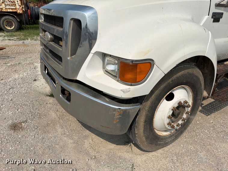 image for item EO8677 2007 Ford F650 Super Duty flatbed truck