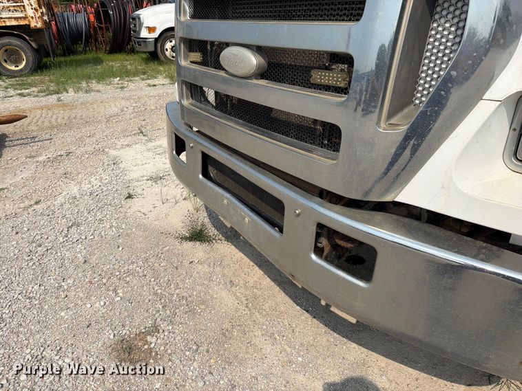 image for item EO8677 2007 Ford F650 Super Duty flatbed truck