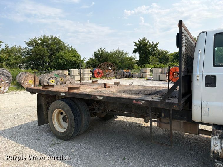 image for item EO8677 2007 Ford F650 Super Duty flatbed truck
