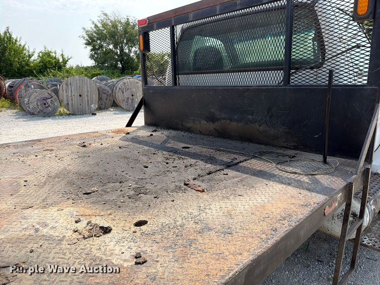 image for item EO8677 2007 Ford F650 Super Duty flatbed truck