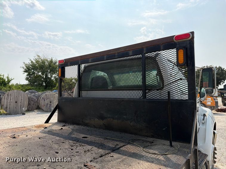 image for item EO8677 2007 Ford F650 Super Duty flatbed truck
