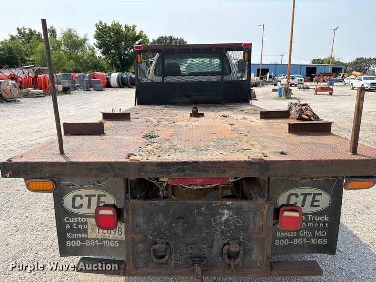 image for item EO8677 2007 Ford F650 Super Duty flatbed truck