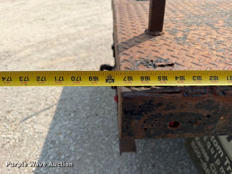 image for item EO8677 2007 Ford F650 Super Duty flatbed truck
