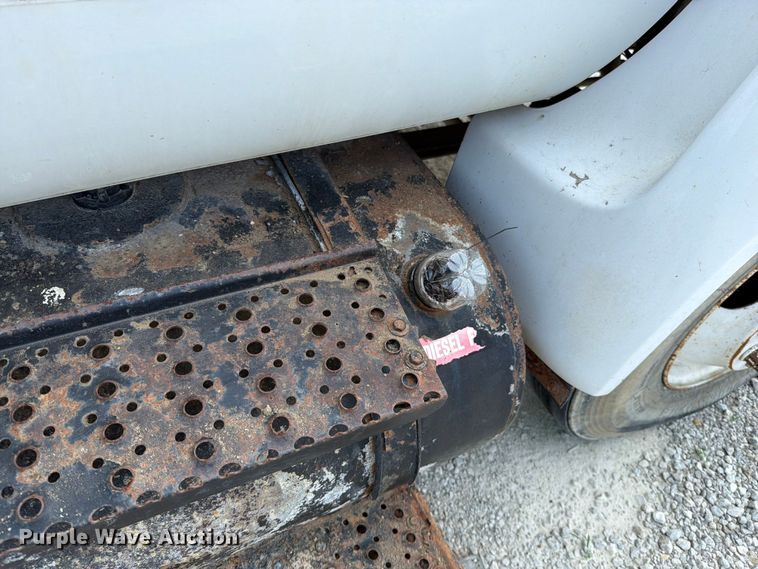image for item EO8677 2007 Ford F650 Super Duty flatbed truck
