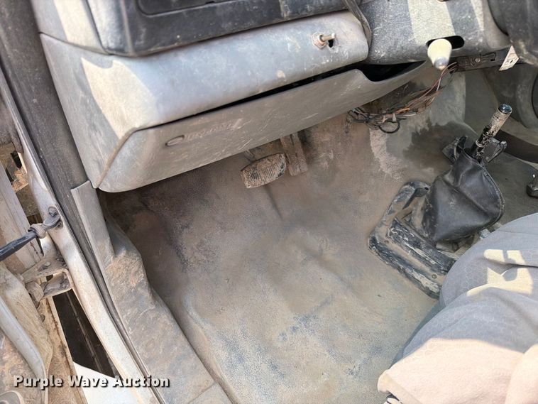 image for item EO8677 2007 Ford F650 Super Duty flatbed truck