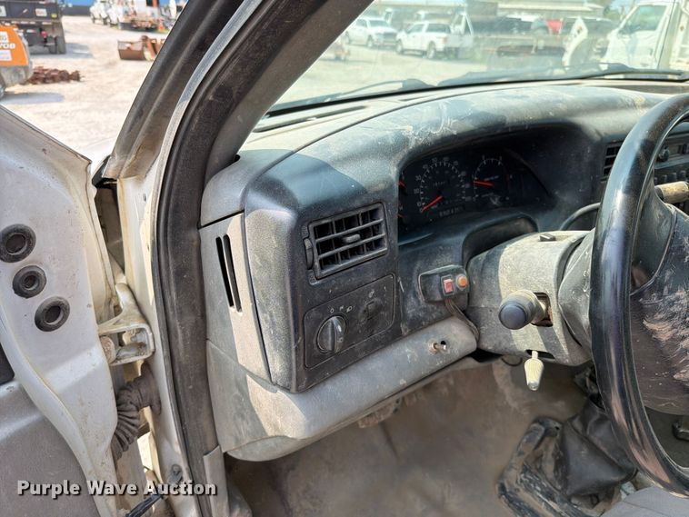 image for item EO8677 2007 Ford F650 Super Duty flatbed truck