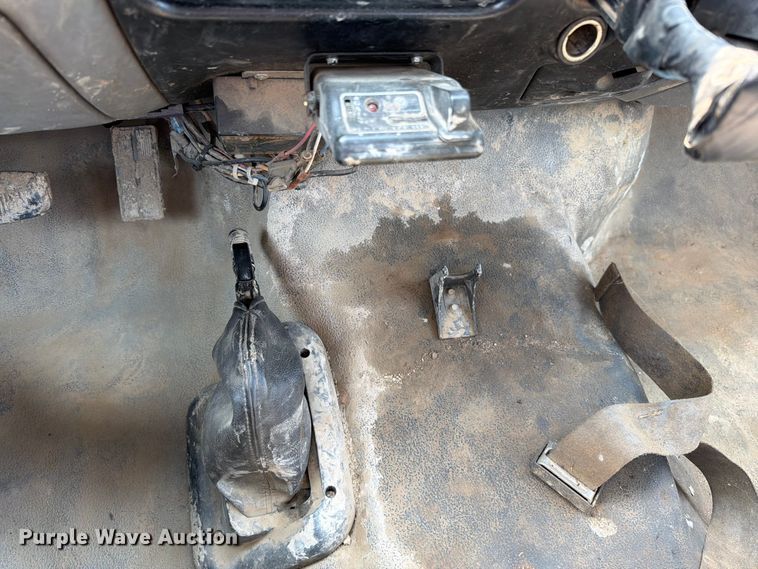 image for item EO8677 2007 Ford F650 Super Duty flatbed truck