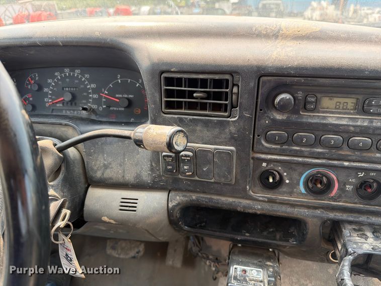 image for item EO8677 2007 Ford F650 Super Duty flatbed truck