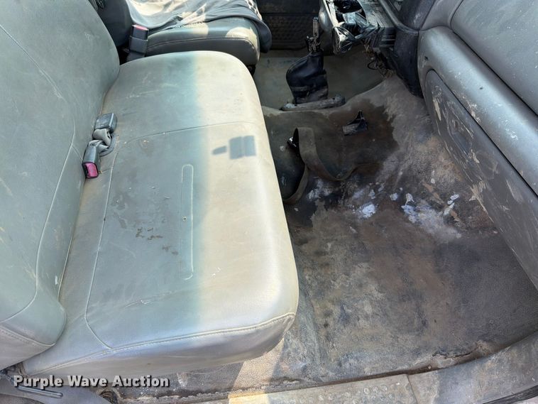 image for item EO8677 2007 Ford F650 Super Duty flatbed truck