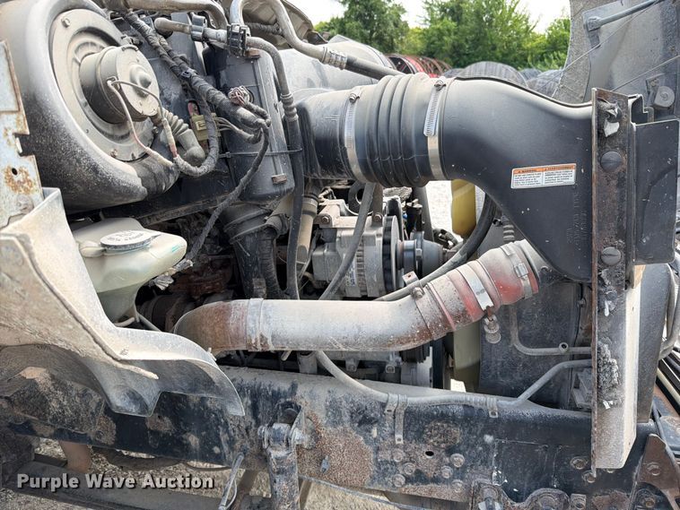 image for item EO8677 2007 Ford F650 Super Duty flatbed truck