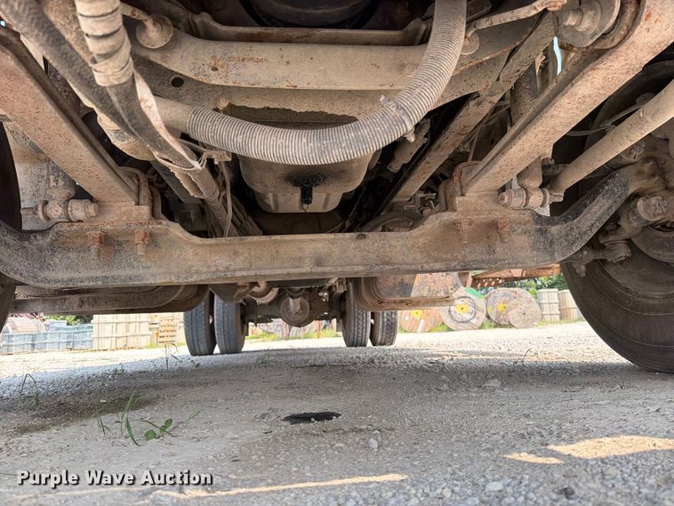 image for item EO8677 2007 Ford F650 Super Duty flatbed truck