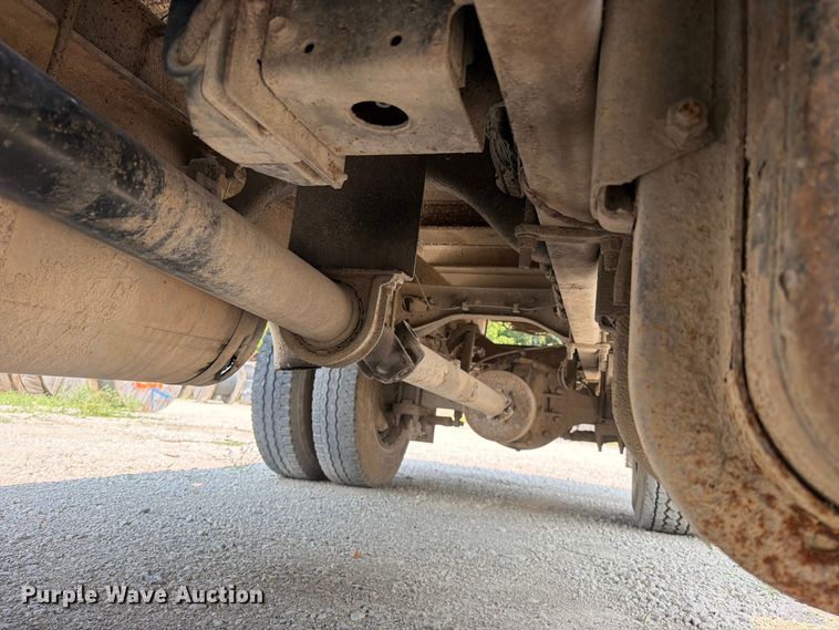 image for item EO8677 2007 Ford F650 Super Duty flatbed truck
