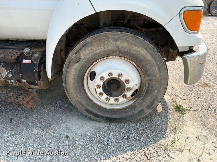 image for item EO8677 2007 Ford F650 Super Duty flatbed truck