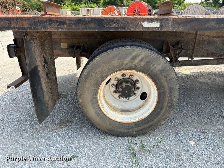 image for item EO8677 2007 Ford F650 Super Duty flatbed truck
