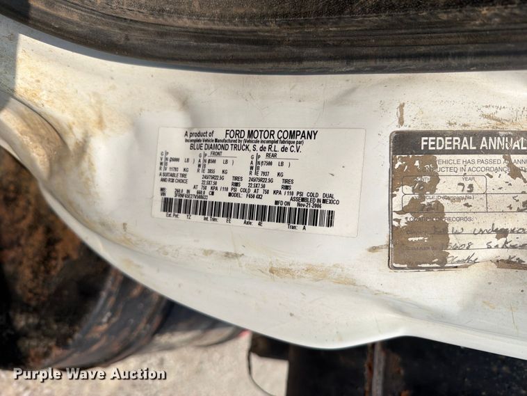image for item EO8677 2007 Ford F650 Super Duty flatbed truck
