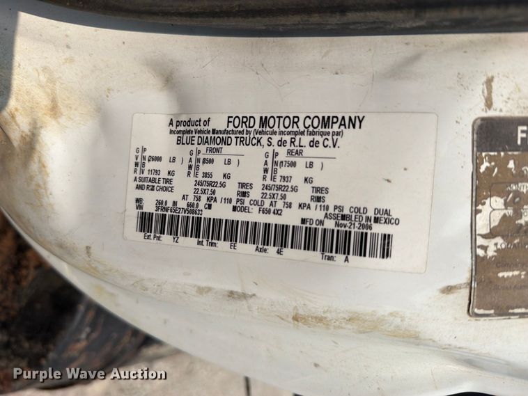 image for item EO8677 2007 Ford F650 Super Duty flatbed truck