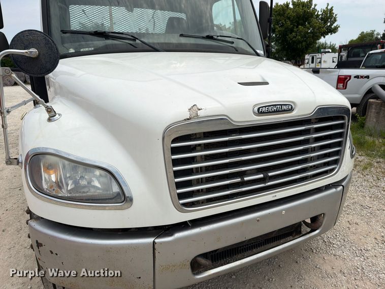 image for item EO8679 2012 Freightliner Business Class M2 dump flatbed truck