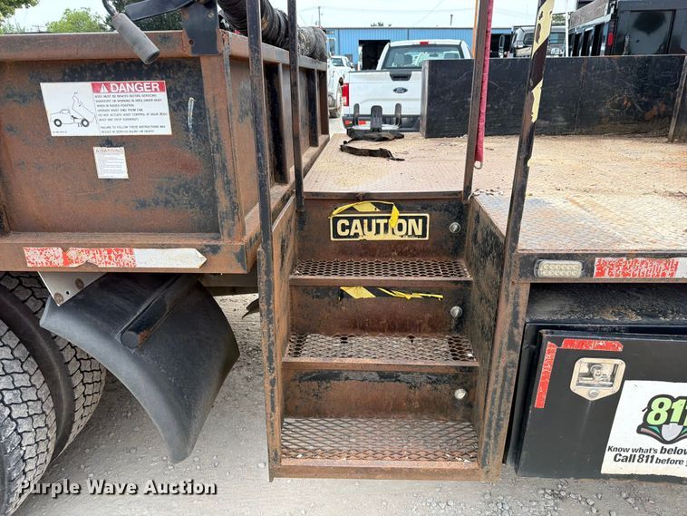 image for item EO8679 2012 Freightliner Business Class M2 dump flatbed truck