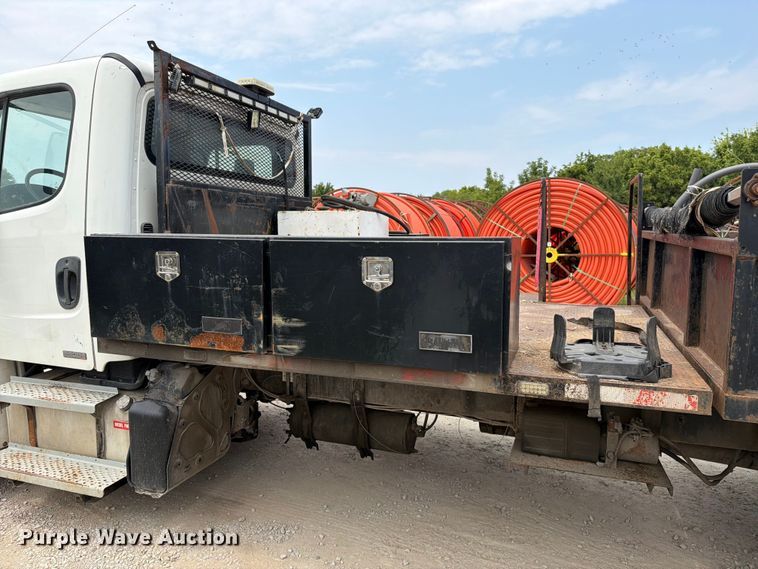 image for item EO8679 2012 Freightliner Business Class M2 dump flatbed truck