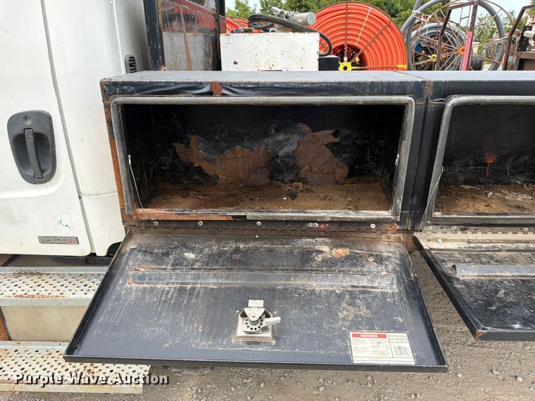 image for item EO8679 2012 Freightliner Business Class M2 dump flatbed truck