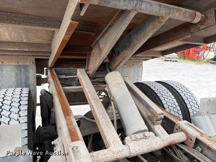 image for item EO8679 2012 Freightliner Business Class M2 dump flatbed truck
