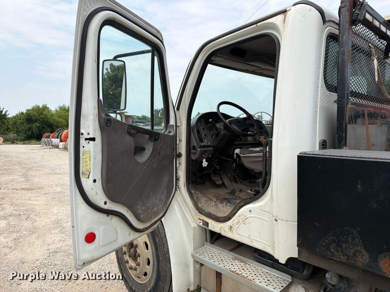 image for item EO8679 2012 Freightliner Business Class M2 dump flatbed truck