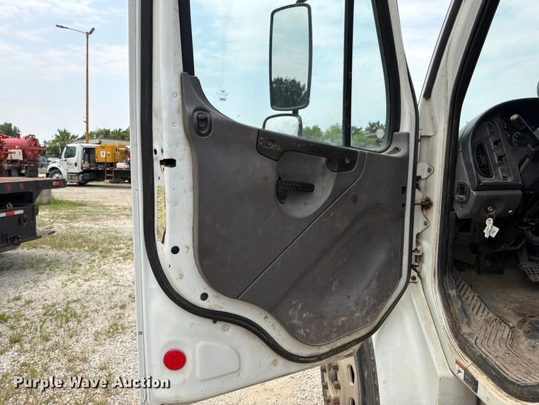 image for item EO8679 2012 Freightliner Business Class M2 dump flatbed truck